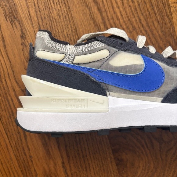 Nike Wattle One SE sneakers in phantom/hyper royal - Picture 11 of 13